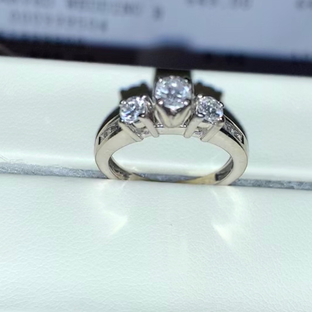 14k white gold diamond ring